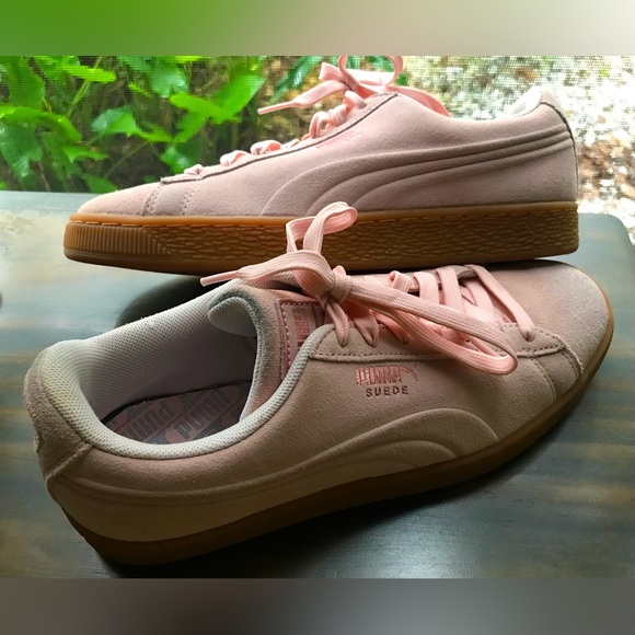 Puma Suede Classic Embossed Sneakers with Gum Sole🔥 size 8 - Picture 1 of 14